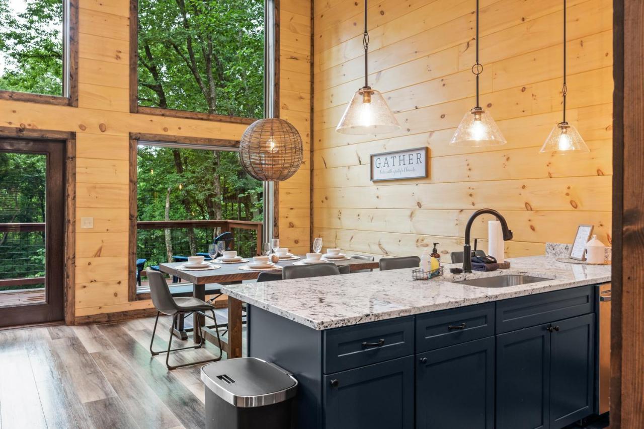 New Cozy Mountain Cabin Hot Tub Near Downtown 蓋特林堡 外观 照片