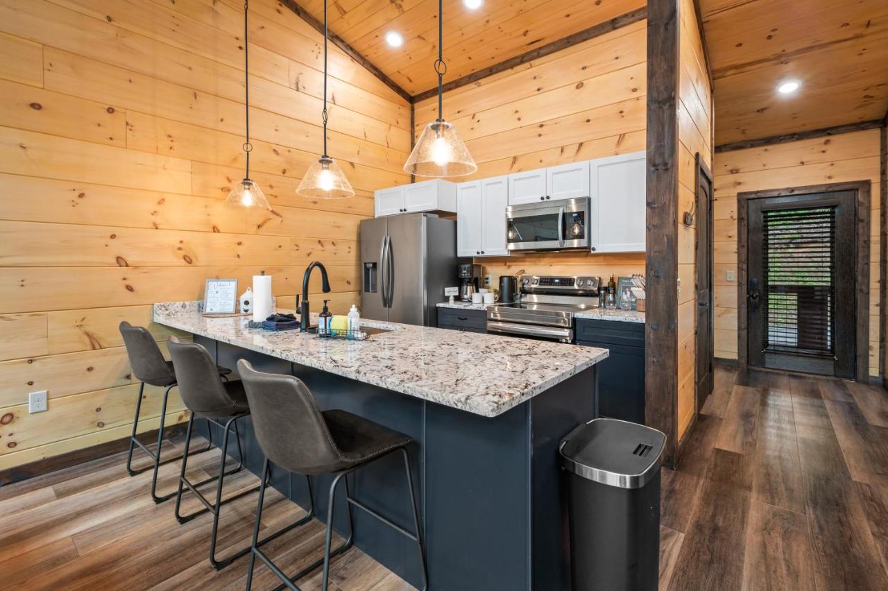 New Cozy Mountain Cabin Hot Tub Near Downtown 蓋特林堡 外观 照片