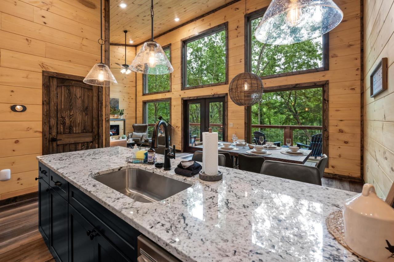 New Cozy Mountain Cabin Hot Tub Near Downtown 蓋特林堡 外观 照片